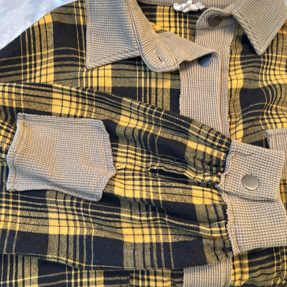 NEW POL Black Yellow and Tan Oversized Plaid Button-Up Shirt Size Small